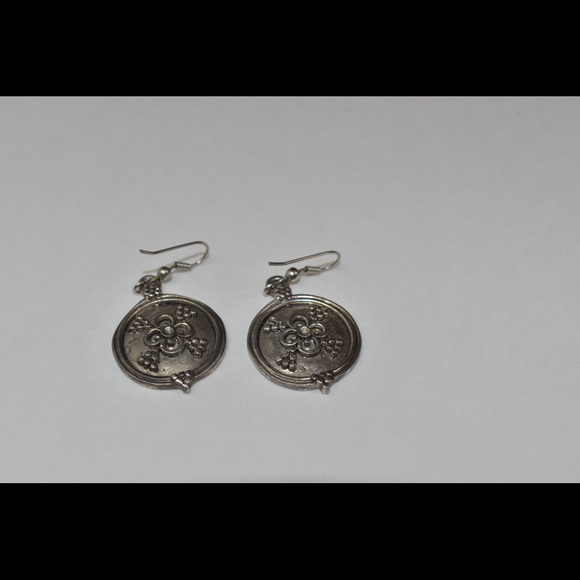 Necklace and the earrings set. - Picture 3 of 6